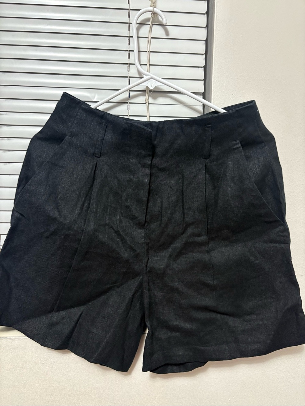 Banana Republic Women's Black High-Waist Tailored 100% Linen Shorts
